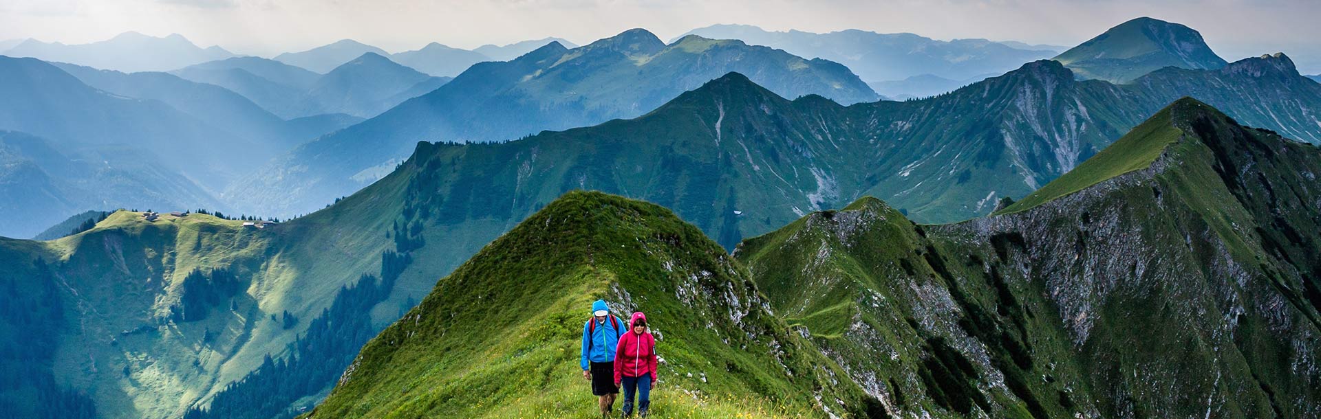 HIKING & MOUNTAINEERING